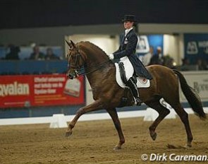 Kirsten Beckers on Broere Norway at the 2002 Zwolle International Stallion Show :: Photo © Dirk Caremans