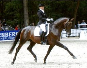 Dorothee Schneider on Kaiserkult TSF
