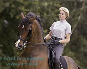 Mary Hanna and Limbo :: Photo © Arnd Bronkhorst