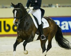Antoinette Falandt on Jarwo :: Photo © Dirk Caremans