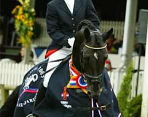 Sarah van Fessem and Special D win the 2003 Pavo Cup Finals :: Photo © Dirk Caremans