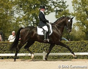 Mirelle van Kemenade on Royal Dancer :: Photo © Dirk Caremans