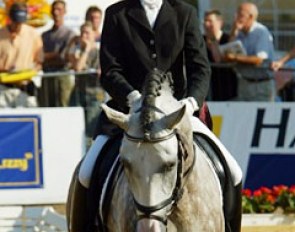 Jeannette Jenny on the Iberian bred Rodopio
