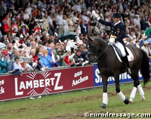 Dr. Cesar Parra and Pik L at the 2004 CDIO Aachen :: Photo © Astrid Appels