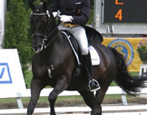 Hubertus Schmidt and Motown win the 2004 German Championship for Professional Dressage Riders :: Photo © Astrid Appels