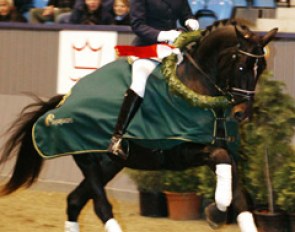 Pia Kugelmann Nielsen and Tardi win the 2004 Danish Young Horse Championships :: Photo © Ridehesten.com