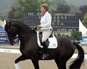 Kyra Kyrklund schooling Max :: Photo © Astrid Appels