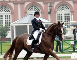 Emma Hindle on Wie Weltmeyer at the 2005 CDI Wiesbaden :: Photo © Astrid Appels