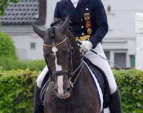 Isabell riding her fourth Grand Prix horse Polano, who is owned by K. Dörn