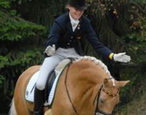 Lydia Camp and Dulcia finish their ride and win the 2006 German Pony Championships