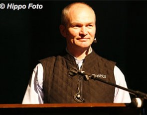 Hubertus Schmidt, keynote speaker at the 2006 Global Dressage Forum :: Photo © Dirk Caremans