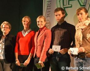 Three Young Dressage Riders (and one jumper, Jens Hofrogge) are moving on to "real" life now: Marion Engelen, Caroline van der Linde and Bianca Lüttgens with their chef d'equipe Heidi van Thiel.