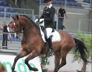 Sanne Henningsen and Atterupgaards Molberg at the 2006 World Young Horse Championships :: Photo © Astrid Appels