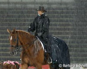 Rain Rain Go Away. Nadine Capellmann and Elvis in the pouring rain :: Photo © Barbara Schnell