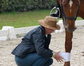 Hubertus Schmidt's wife Doris wrapping Wansuela Suerte