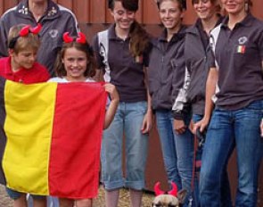 The Belgian team: Laurence van Doorslaer (chef d'equipe), Julie van Olst, Alexa Fairchild, Jorinde Verwimp, Julie van Ingelgem