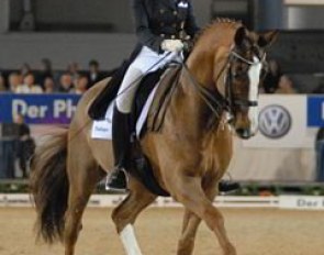 Theresa Wahler is still a Young Rider, and she competed in the "Preis der Zukunft" with her small tour horse Ray of Light, but also left a nice overall impression in the Grand Prix with Don't forget.