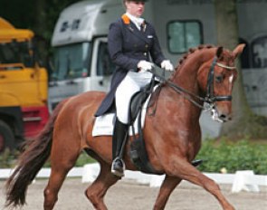 Lotje Schoots and Reine B at the 2008 CDI-YR Weert :: Photo © Astrid Appels