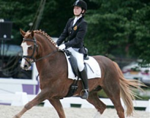 Belgian shooting stars Liesa van Kerkhoven on Farbenfroh.