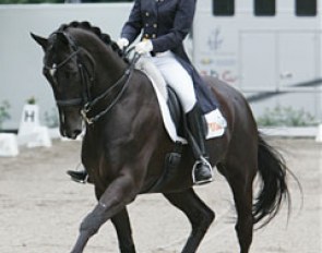 Dutch Danielle van Mierlo on Reggea