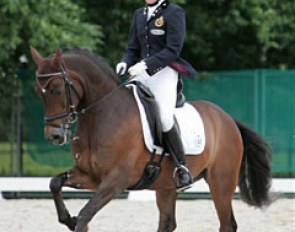 Julie van Olst on Haasendonck's Sultan