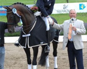 Hubertus Schmidt in the winning mood with Nancy Gooding's Weltissimo (by Welt Hit II x Barsoi xx)