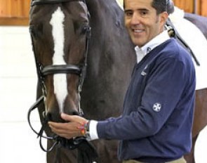 Dr. Cesar Parra with his new Grand Prix hope Grandioso :: Photo © Sue Stickle