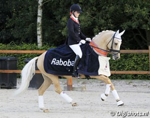 Antoinette te Riele and Golden Girl, 2010 Dutch Pony Champions :: Photo (c) Leanjo de Koster