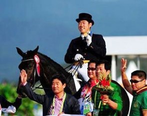 Hwang Young Shik wins individual dressage gold at the 2010 Asian Games :: Photo © gz2010.cn