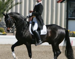Ronald Luders and his Nurnberger Burgpokal Finallist Sancisco (by Sandro Hit) made the transition to Grand Prix. They finished 8th with 68.100%