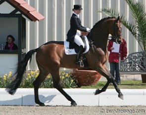 Talk about unlimited potential. Kristy Oatley's gigantic Ronan (standing approximately 185 cm) has an out-of-this-world canter!