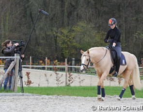 Anna von Negri videoing Jessica Krieg on Danilo :: Photo © Barbara Schnell