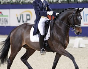 Simon Missiaen on the Dutch warmblood mare Vradin (by Gribaldi x Michelangelo). Super lightfooted trot work, in the canter she did all flying changes with a high croup