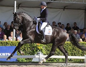 Emmelie Scholtens with Bretton Woods (by Johnson x De Niro) :: Photo © Dirk Caremans