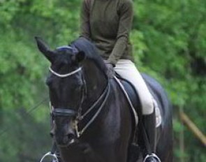 Stella Charlott Roth on Diva Royal: Riding without a helmet at a public show is not setting a good example for young children who came and watch this show to be inspired by these successful youth riders!!!!