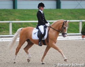 Lena Charlotte Walterscheidt on Deinhard B