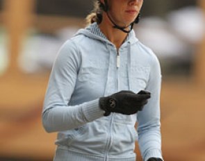 Natasja van den Bogaert handling a text message at the end of her ride