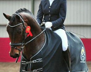 Danique Janssen and Corleone win the 2011 Horsefood Dressage Talent competition