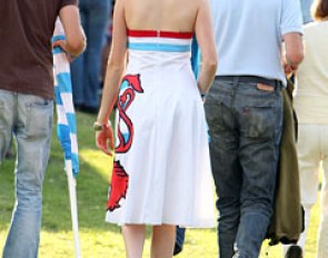 What an elegant dress with the colours and symbol of the Luxembourg flag. The red pumps are finishing it off!