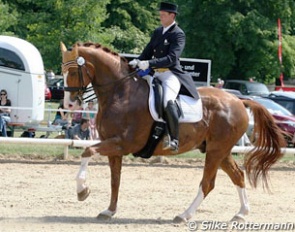 Hans Peter Bauer on the Bundeschampionate medal winning Wambo