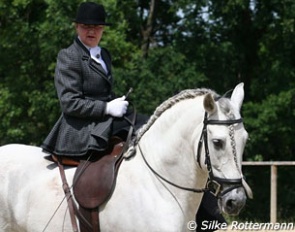 Dorothee Baumann-Pellny gave a demo on side saddle dressage riding with Polvorin