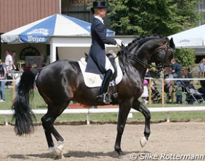 Jasmine Sanche-Burger on Beatrice Burchler-Keller's Unee