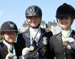 2011 Swedish Junior Riders Medallists: Anna Drugge, Marina Mattsson, Nina Rademaekers :: Photo © Ridsport.se