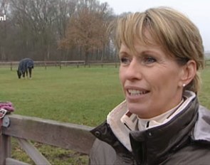 Anky van Grunsven during her NOS interview and Salinero in the background, enjoying a day in the field