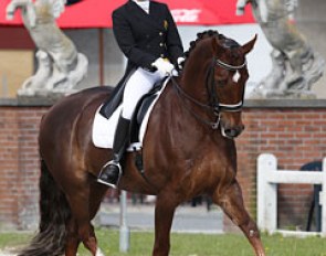 Belgian Leyla Larsson on Sir Oliver