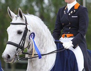 Sanne van Grotel and Worker in the award ceremony