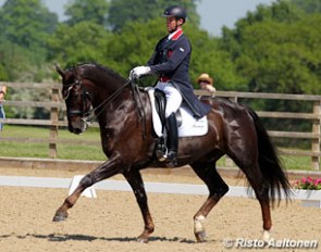 Carl Hester and Dances with Wolves (by Donnerschwee) at the 2012 CDN Somerford :: Photo © Risto Aaltonen