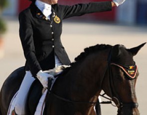 Lavinia Arl waves to her fans