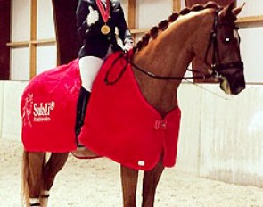 Jessica Nijpjes is thumb's up on Devil Diamant N at the 2013 KNHS Subli Championship