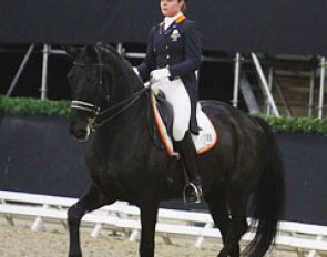 Mara de Vries on Ojay (by Jazz x Formateur)